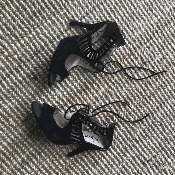 K&M black suede  heels size 8 - Picture 3 of 3